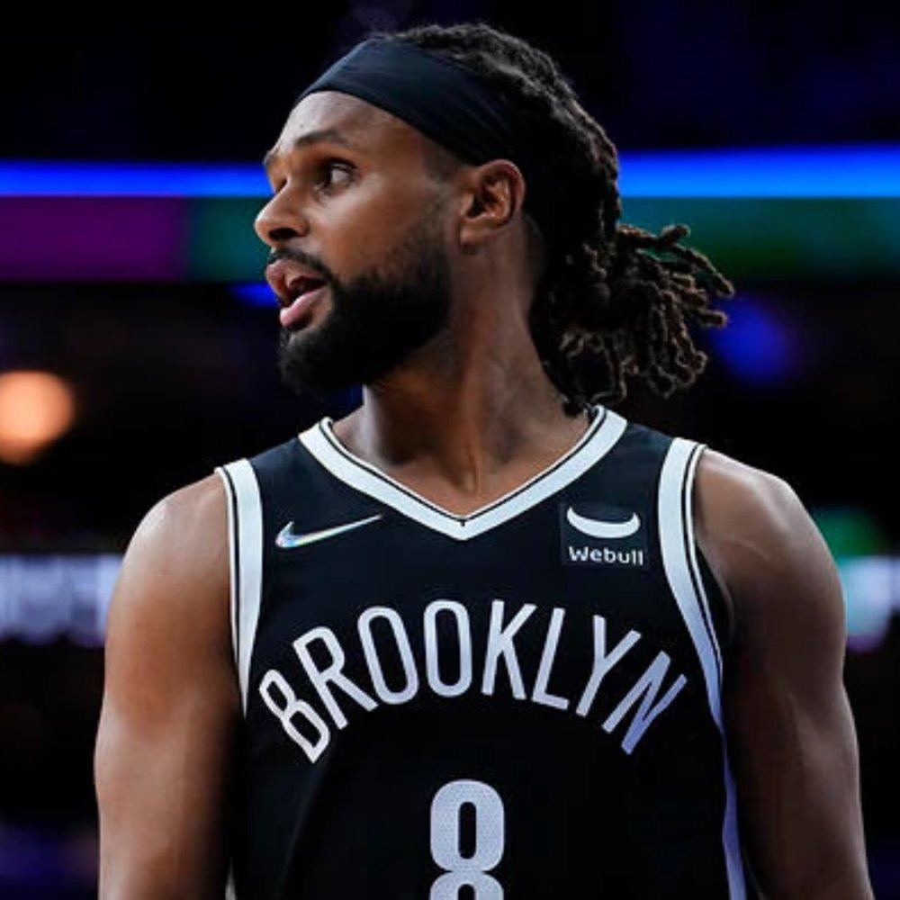 蒂姆重返赛场，比赛局势复杂首场状态出色，篮网观众沸腾！