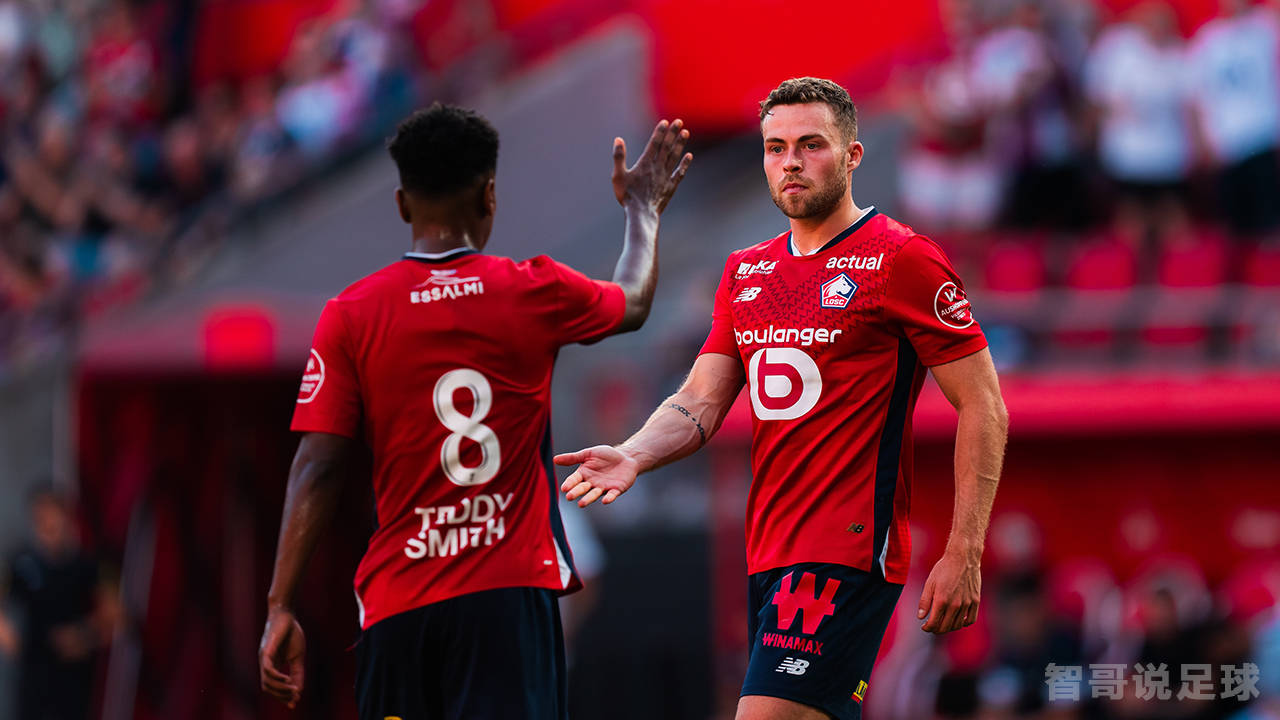 包含法甲最新形势：费内巴切高居榜首，罗马强势追赶，冠军归属成迷的词条