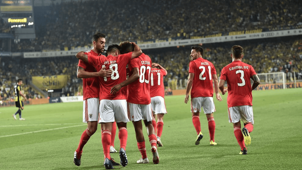 包含法甲最新形势：费内巴切高居榜首，罗马强势追赶，冠军归属成迷的词条